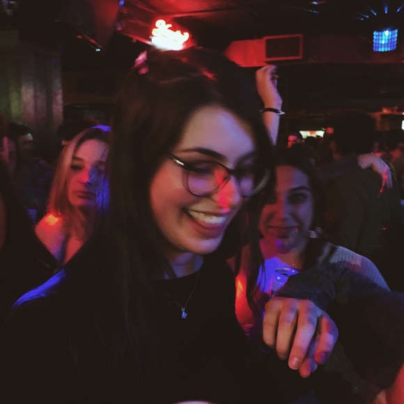 Meet your Posher, Maura - Picture 1 of 1